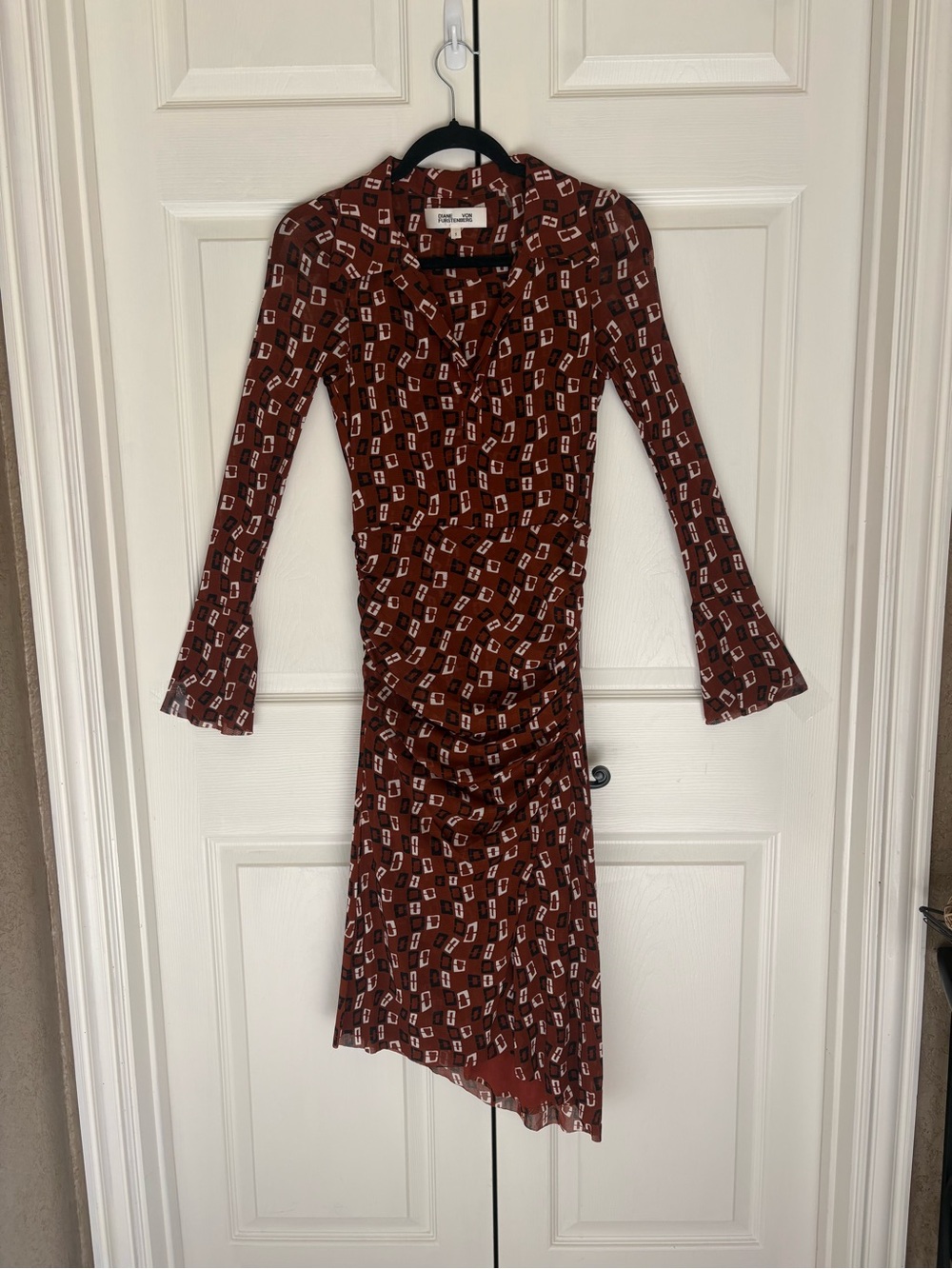 Excellent condition - Diane Von Furstenberg Brown Printed Long-Sleeve dress